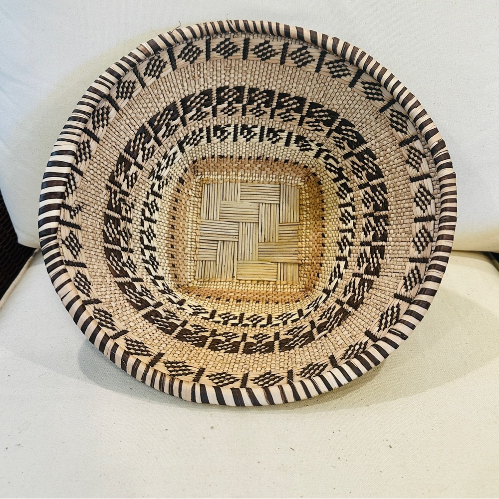 NEW Tonga Artisan Handmade Basket Bowl. Bought in Zambia, Africa